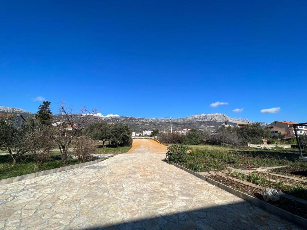 Spacious Apartment Close To The Sea In Split Area Kaštela エクステリア 写真