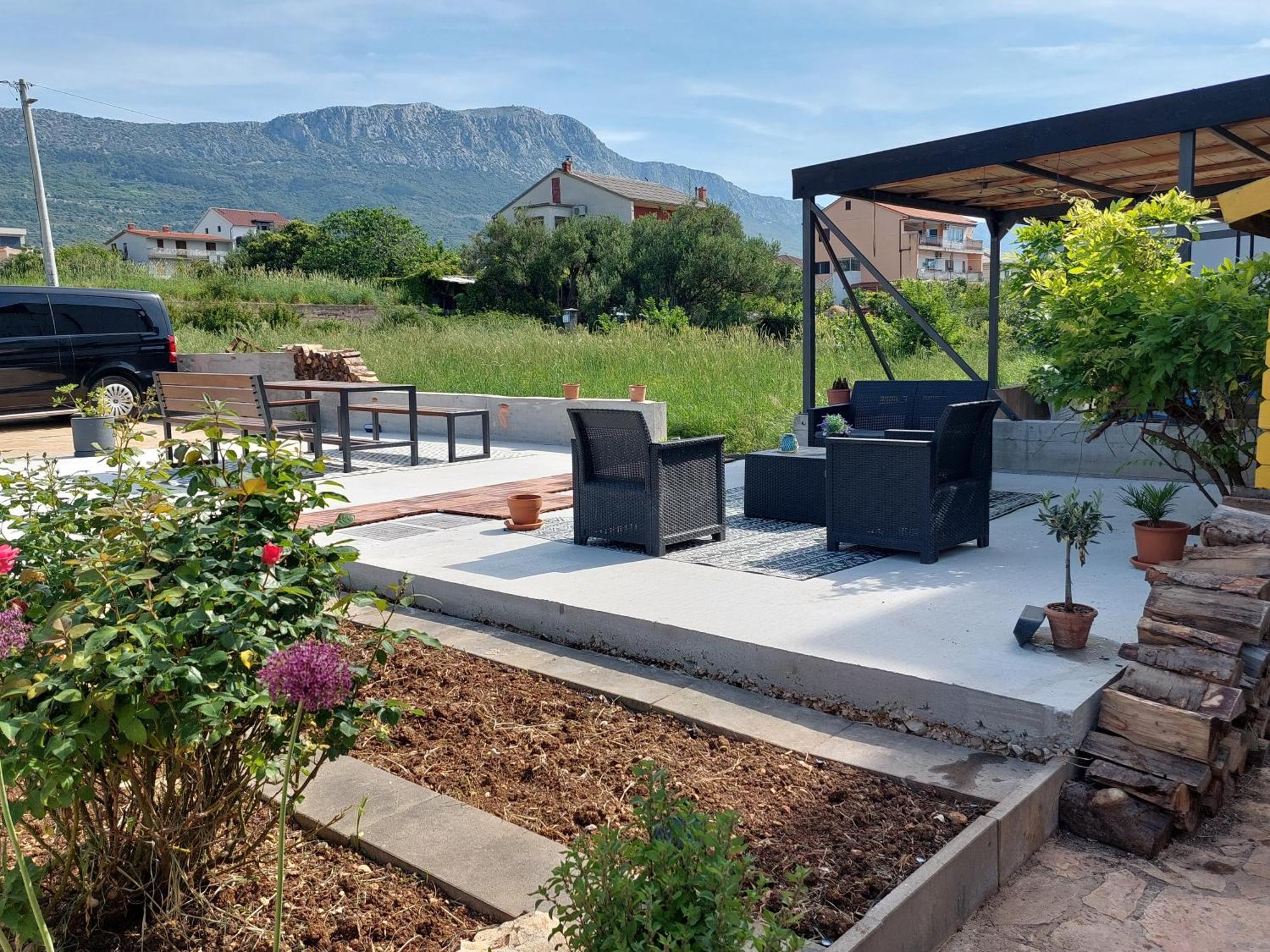 Spacious Apartment Close To The Sea In Split Area Kaštela エクステリア 写真