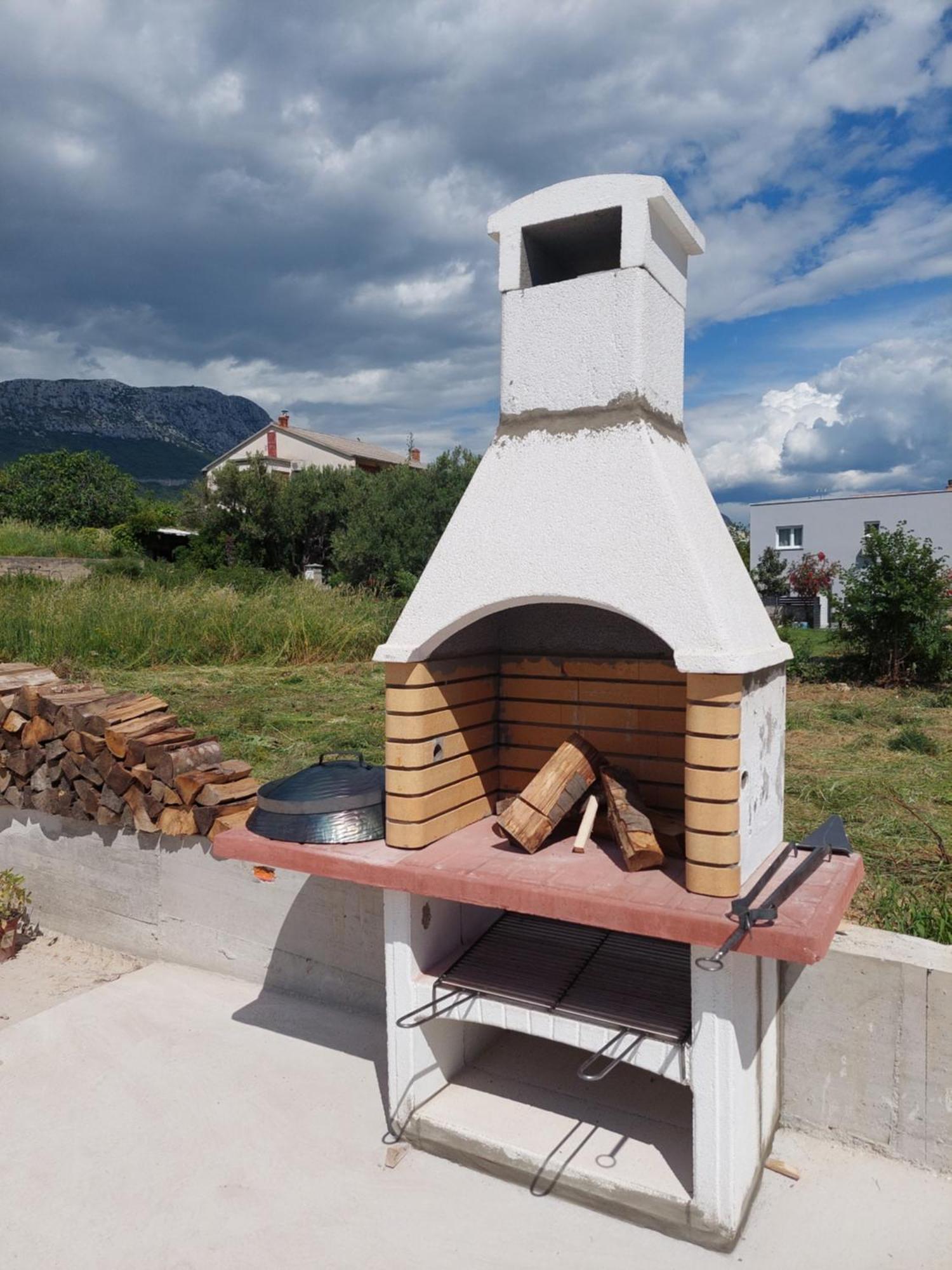 Spacious Apartment Close To The Sea In Split Area Kaštela エクステリア 写真